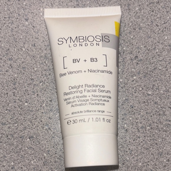 🐝+ Niacinamide Delight Radiance Restoring Facial Serum - Symbiosis London